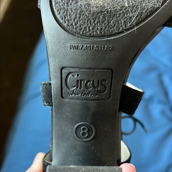 Sophisticated Black Stiletto Heels with Strappy Design - Picture 3 of 12